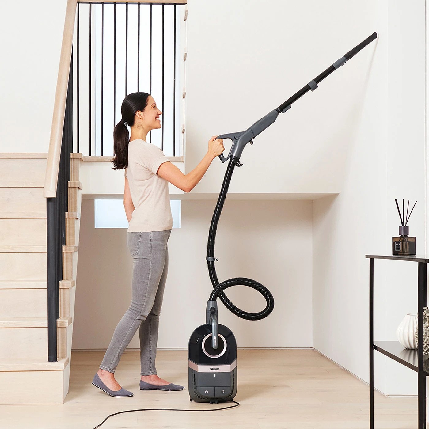 Shark Bagless Cylinder Vacuum Cleaner with Dynamic Technology, Pet Model CV100UKT Snellings