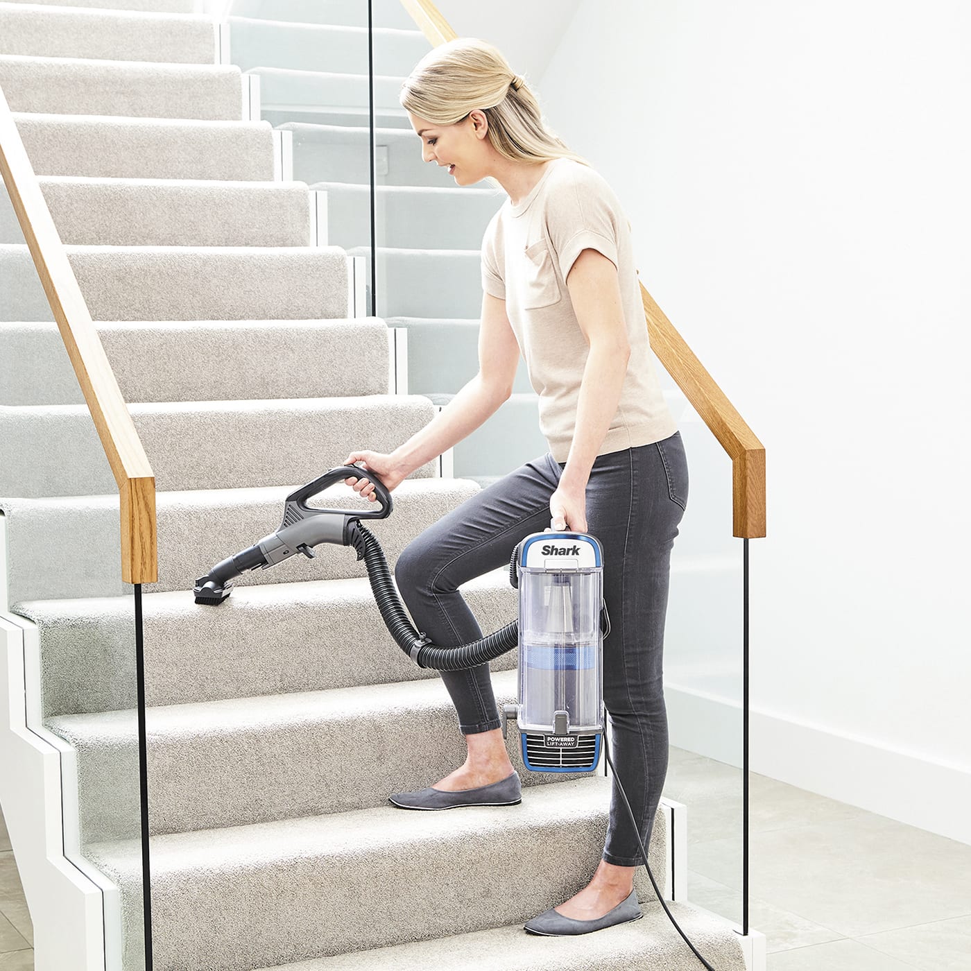 Shark NZ850UKT Anti Hair Wrap Upright Vacuum Cleaner with Powered Lift