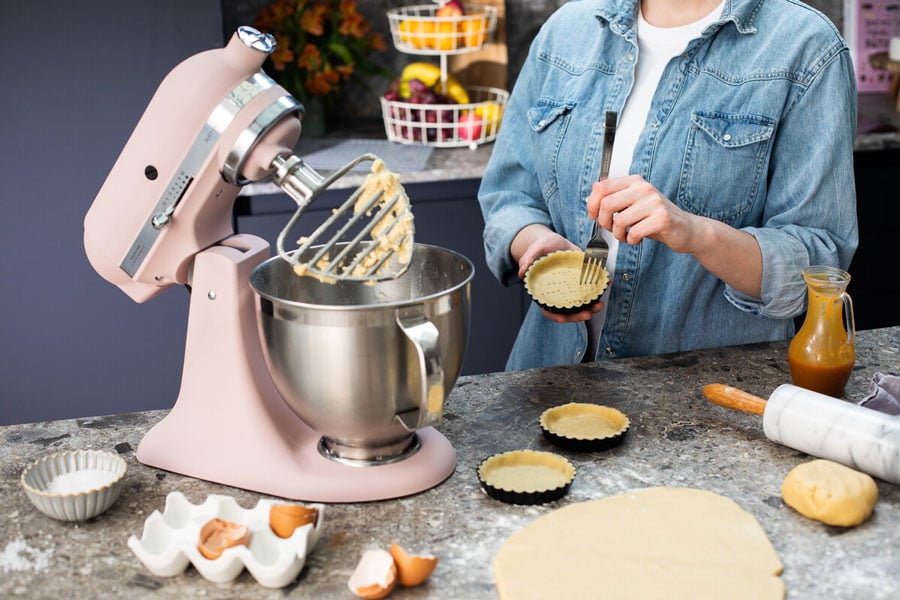 Feather pink mixer with pastry beater