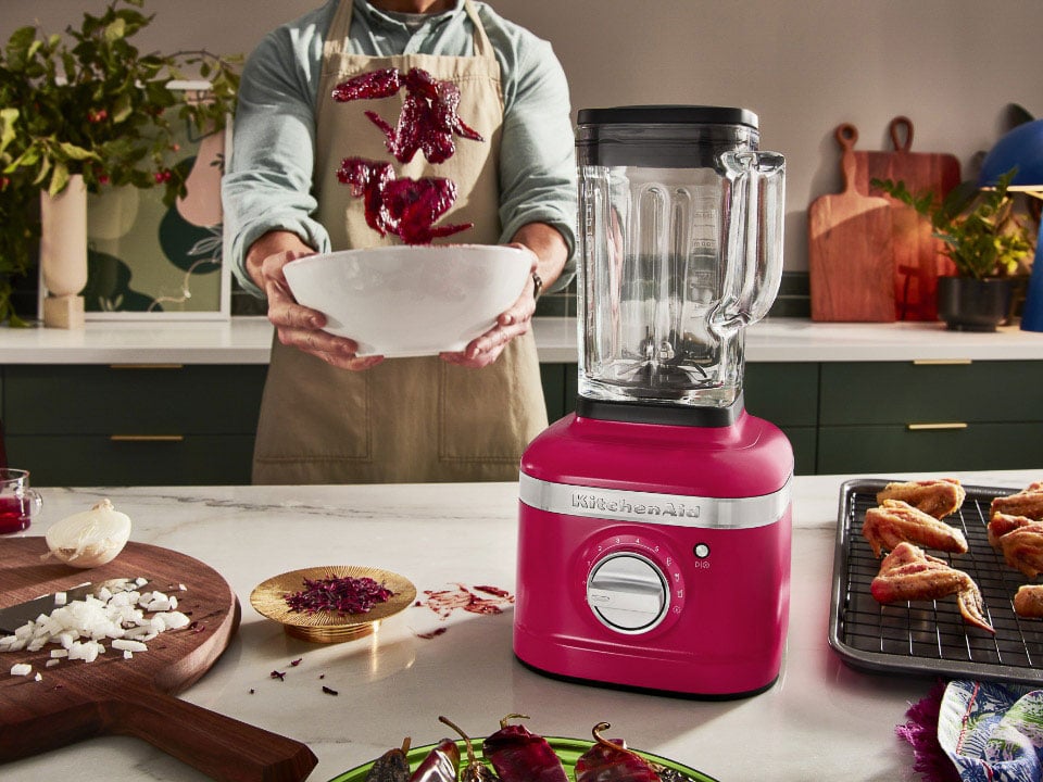 KitchenAid K400 blender in hibiscus colour of the year 2023