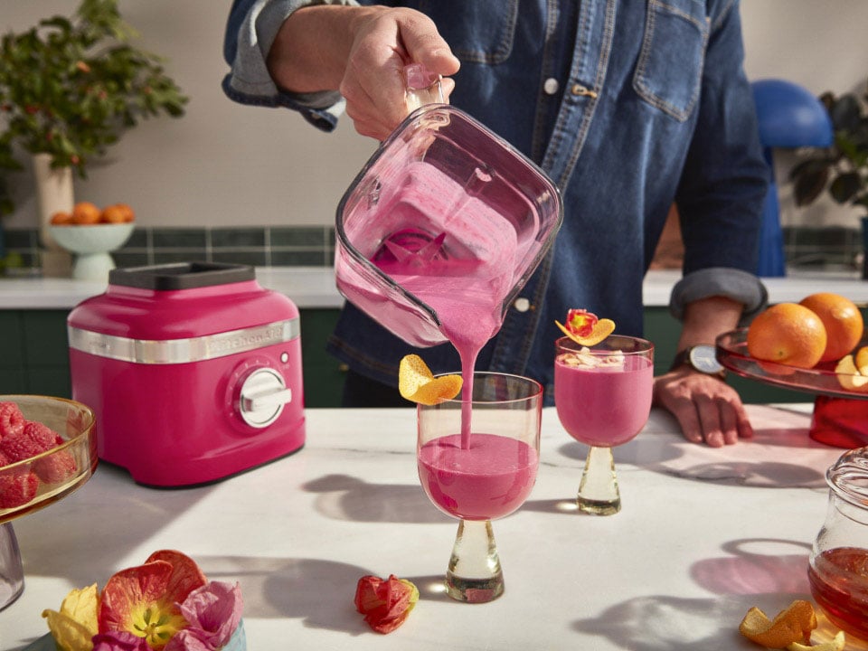 KitchenAid K400 blender in hibiscus colour of the year 2023