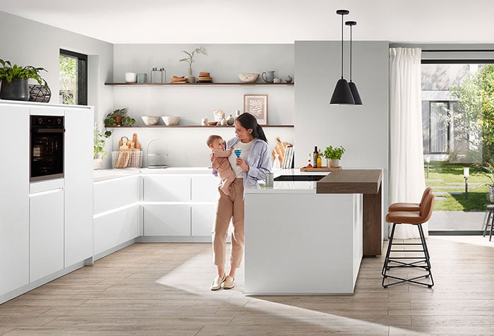 handelless contemporary kitchen in alpine white
