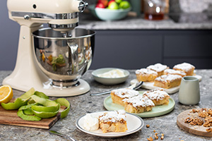 KitchenAid Almond cream tilt head stand mixer, cake making.