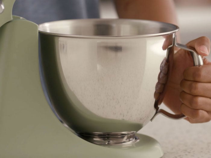 How to attach the bowl