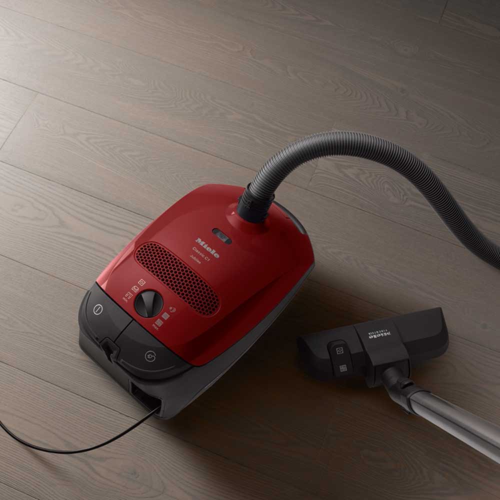 Miele Classic C1 PowerLine 800W cylinder Vacuum Cleaner Gerald Giles